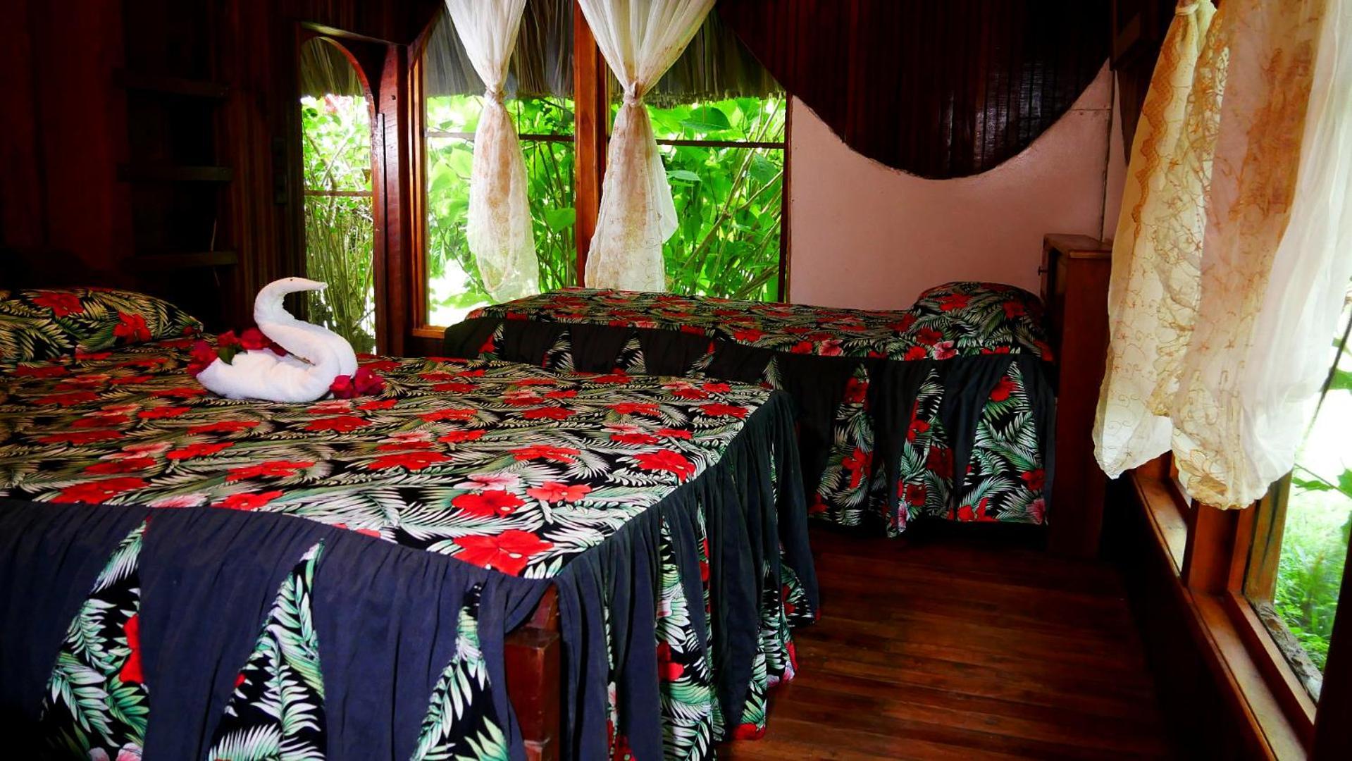 Banana Bank Lodge & Jungle Horseback Adventures Бельмопан Екстер'єр фото