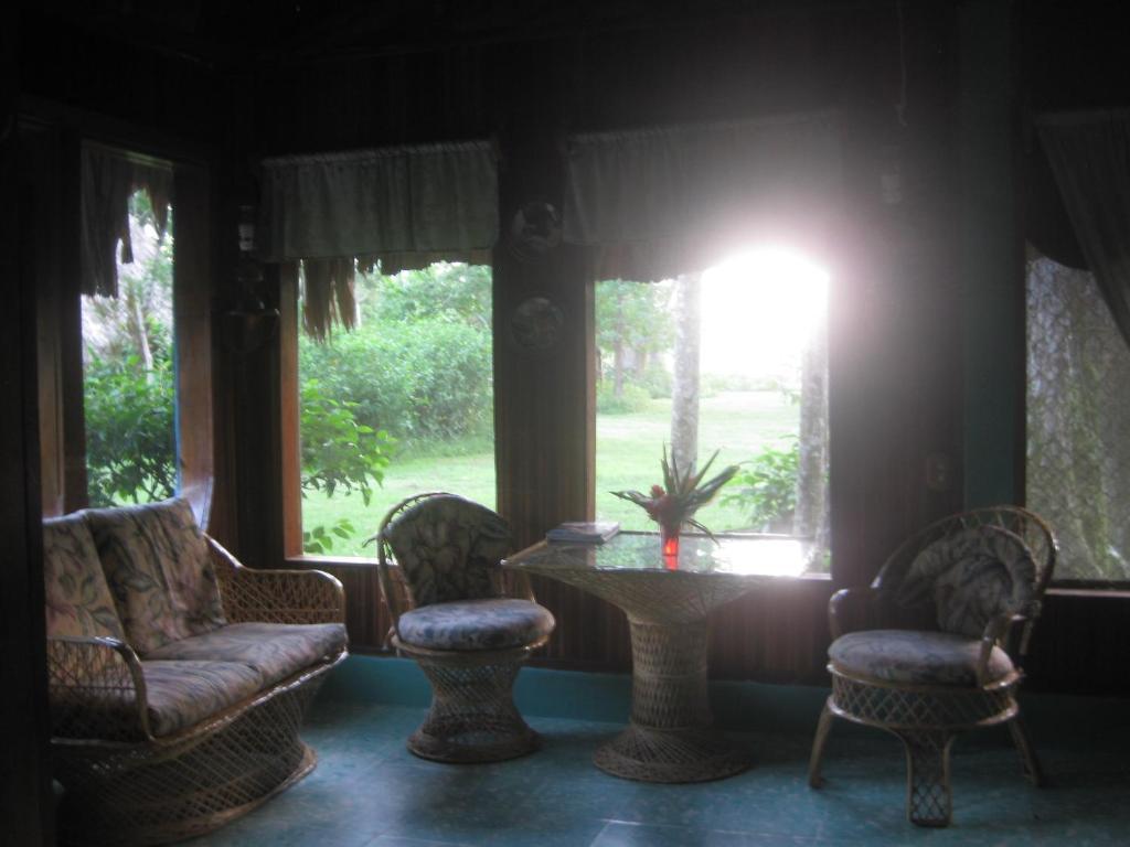 Banana Bank Lodge & Jungle Horseback Adventures Бельмопан Номер фото