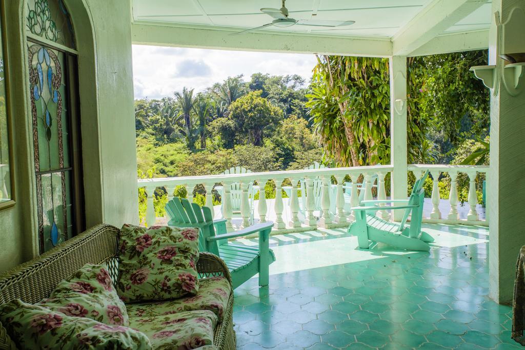 Banana Bank Lodge & Jungle Horseback Adventures Бельмопан Екстер'єр фото